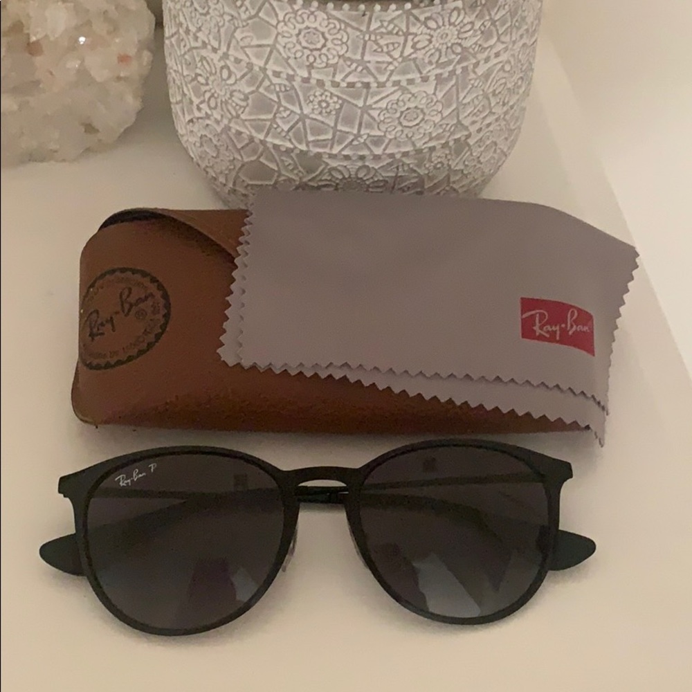 Ray Ban sunglasses slight scratch on one lense